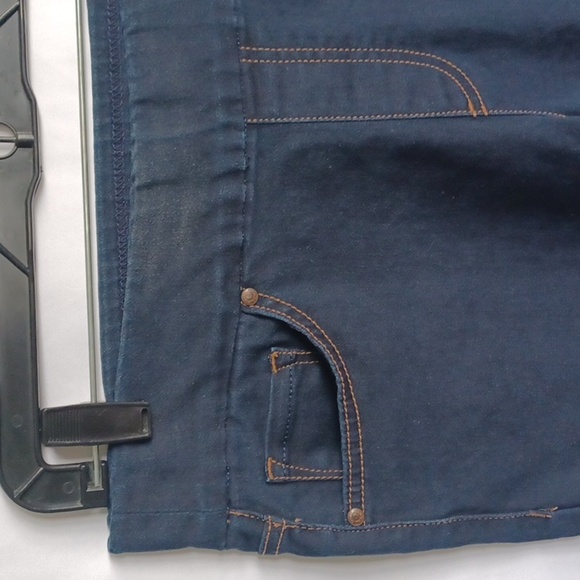 GLORIA VANDERBILT Capris Avery Pull-Ons With Studs Sz 8 - Picture 2 of 11